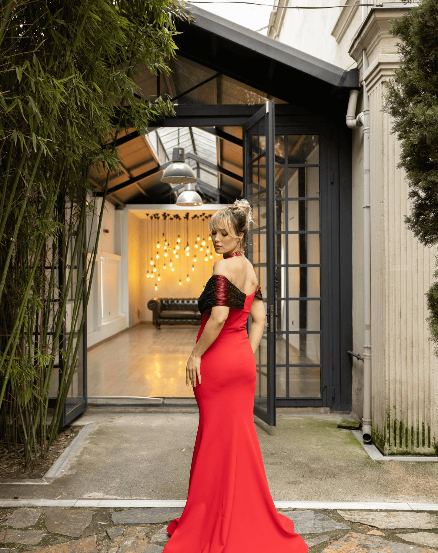 Drapeli Kayık Yakalı, İşlemeli Göğüs Detaylı, Krep Balık Gece Elbisesi