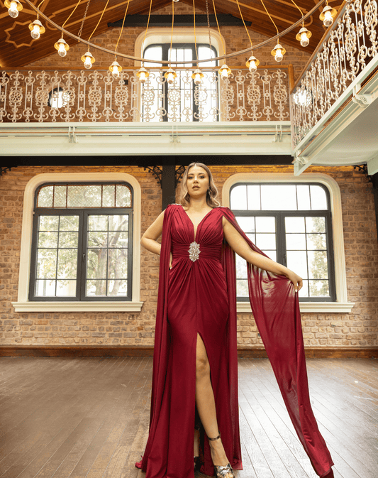 Taş İşlemeli Bel ve Omuz Detaylı, Zeybek Şal Kollu, Drapeli ve Yırtmaçlı Balık Gece Elbisesi