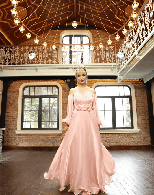 Çiçek Detaylı, Seyyar Kemerli, Kayık Yakalı, Uzun Balon Kollu, Göğüs Drapeli, Işıltılı Şifon Kloş Gece Elbisesi