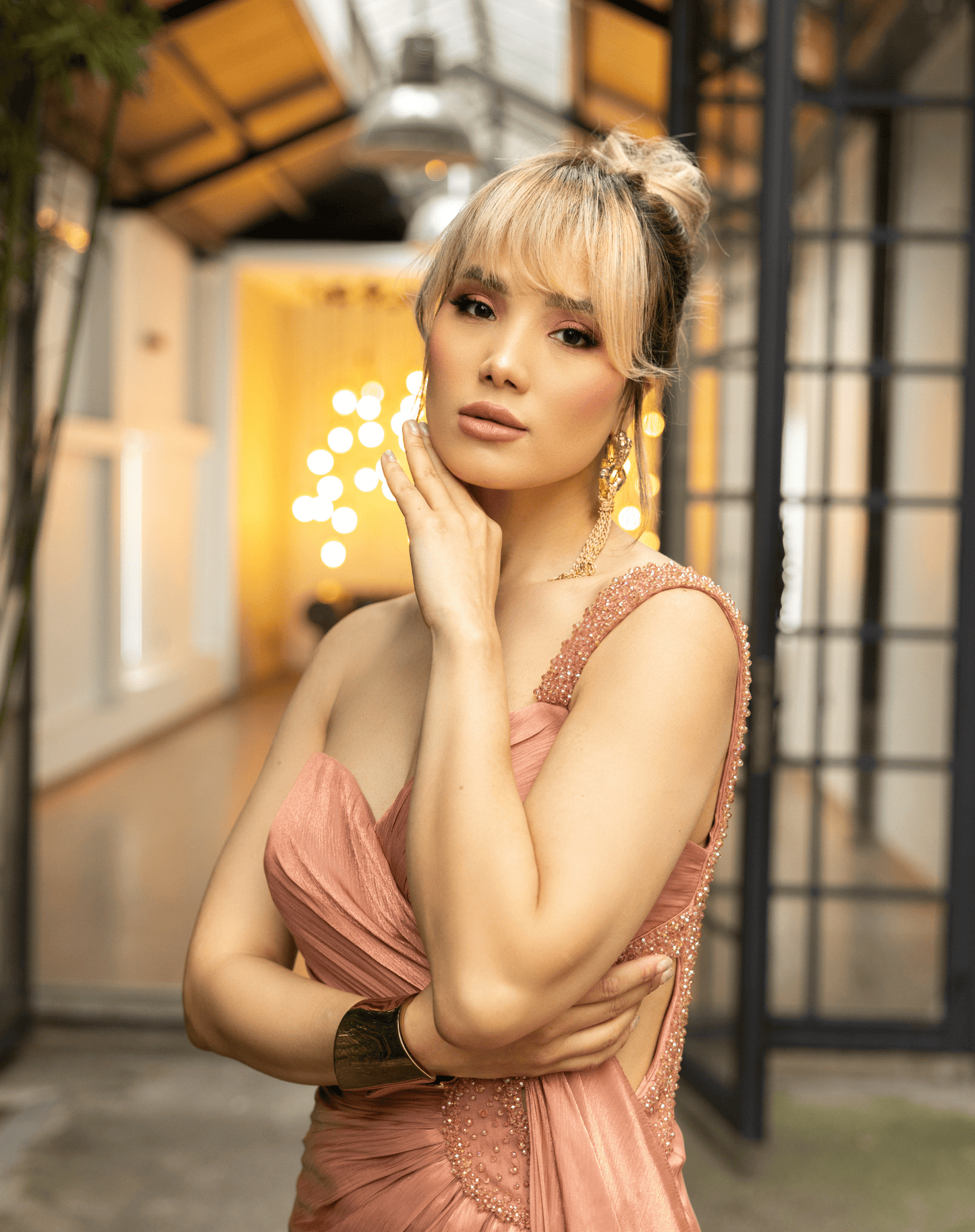 Kristal İşlemeli Tek Omuz, Şal Etekli, Bel Dekolteli, Yırtmaçlı, Işıltılı Şifon Balık Gece Elbisesi