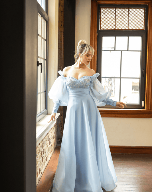 İşlemeli Göğüs Detaylı, Uzun Balon Kollu, Kloş Kesim Organze Gece Elbisesi